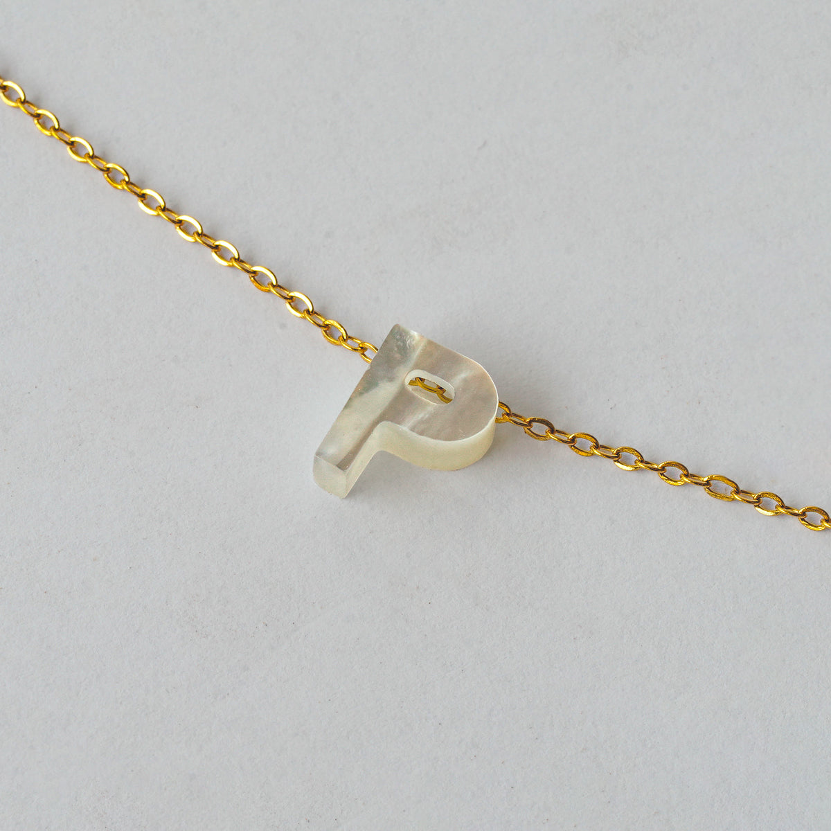Collar "P"
