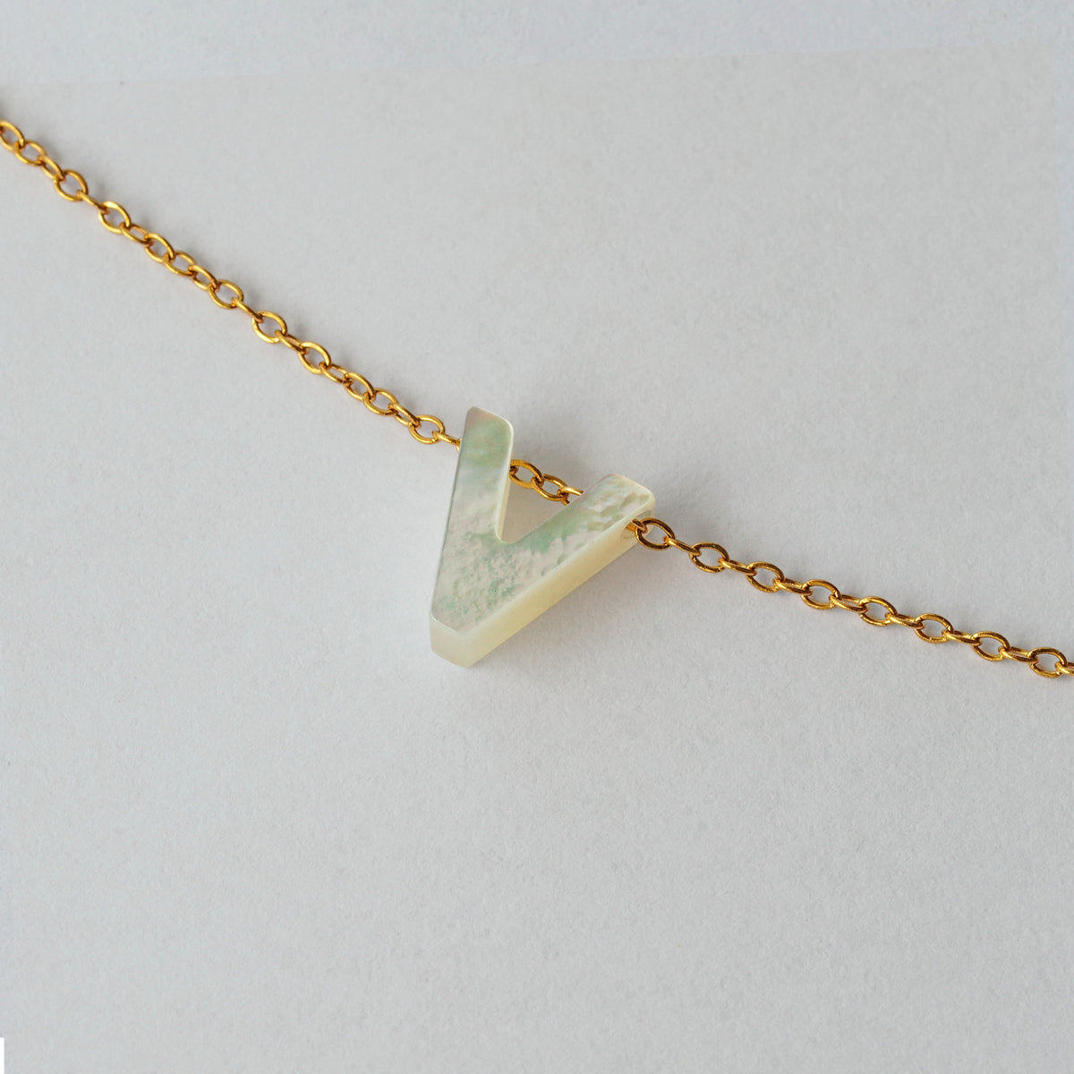 Collar "V"