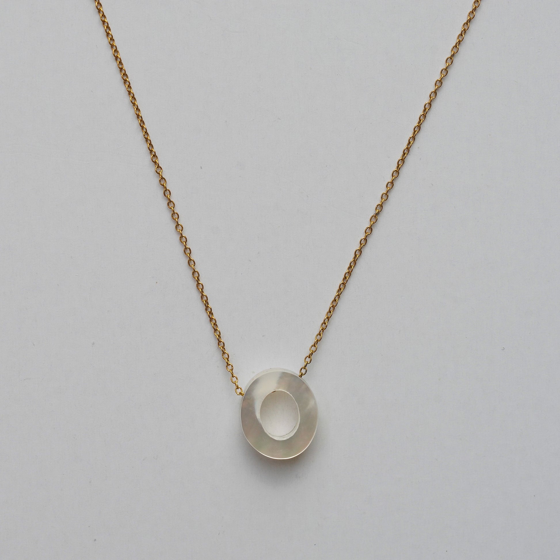 Monttan initial necklace letter O pendant