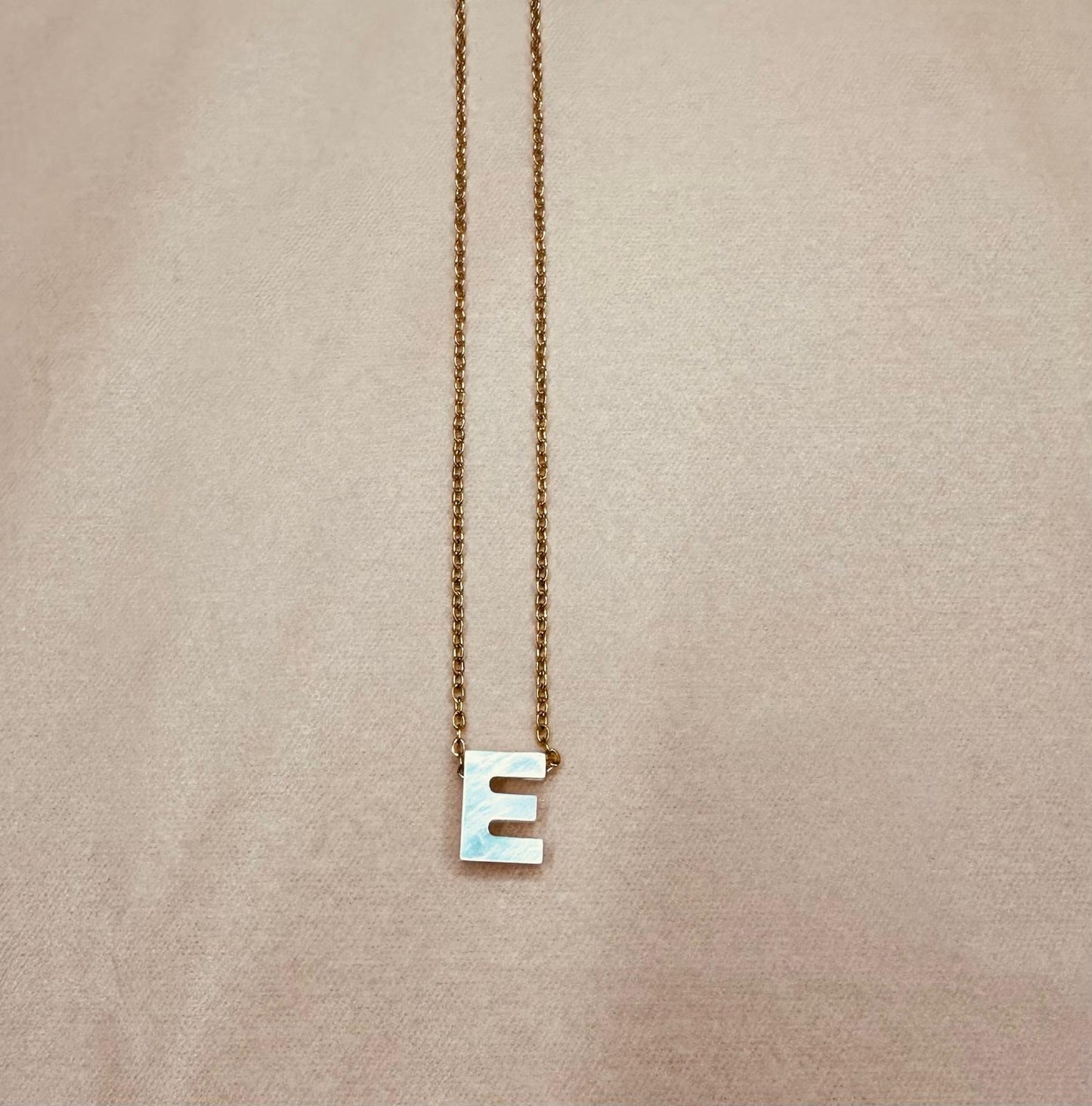 Inicial "E"