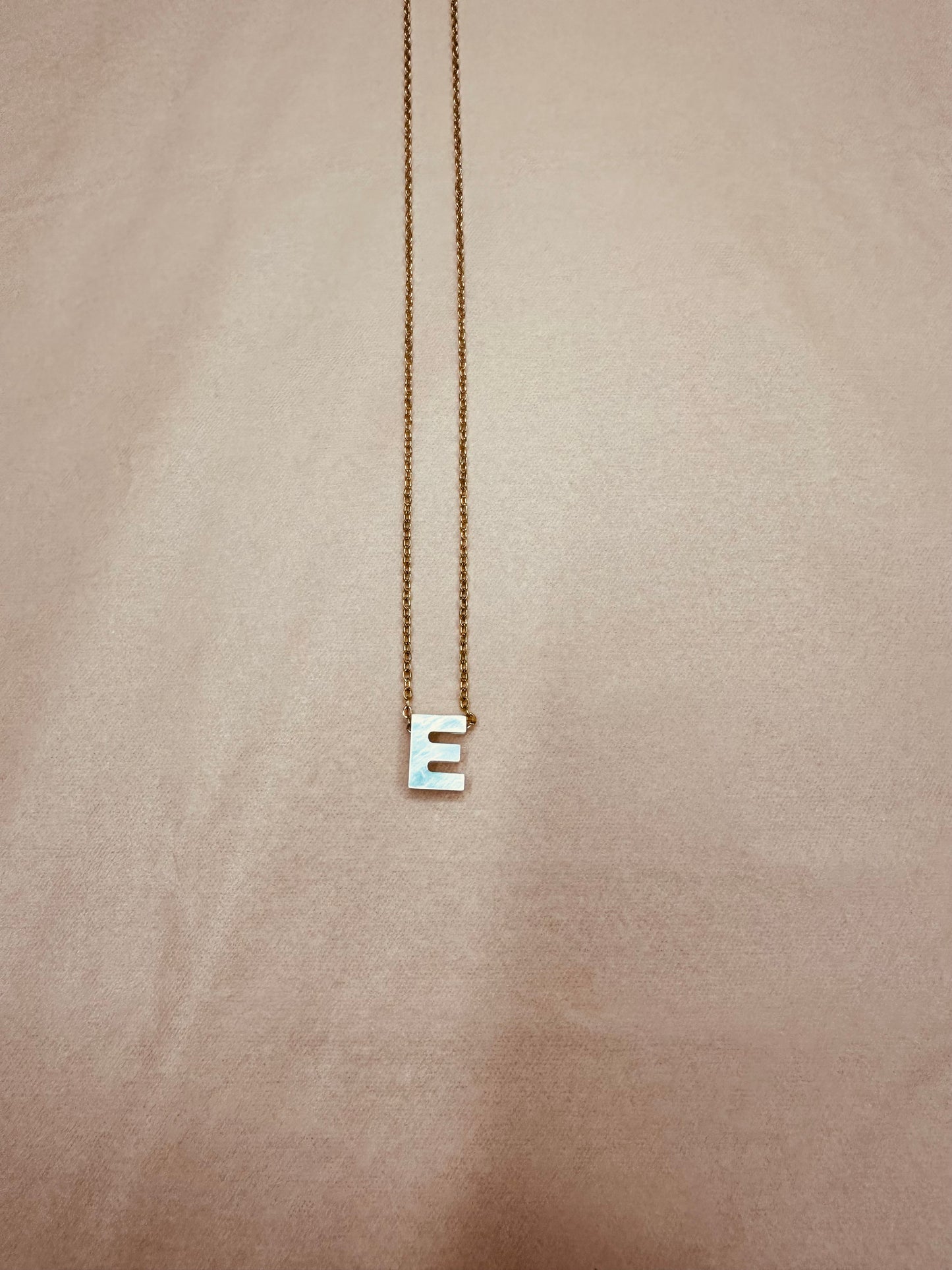 Inicial "E"